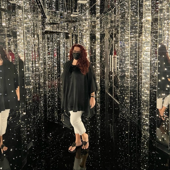 Meet your Posher, Stephanie - Picture 2 of 9